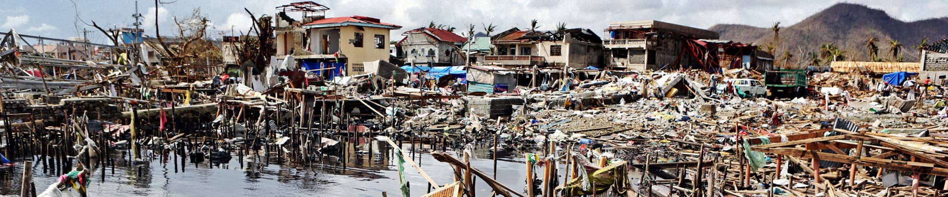 2103, il devastante tifone Haiyan si abbate su Tacloban, nelle Filippine