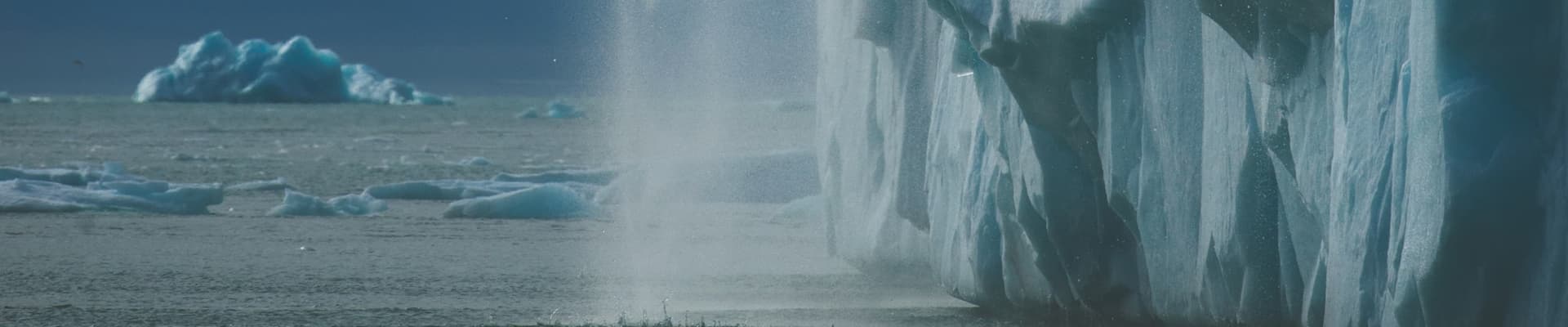 Un’incredibile cascata dovuta alla parziale fusione del ghiaccio estivo delle calotte polari, evento che si verifica con sempre maggiore frequenza