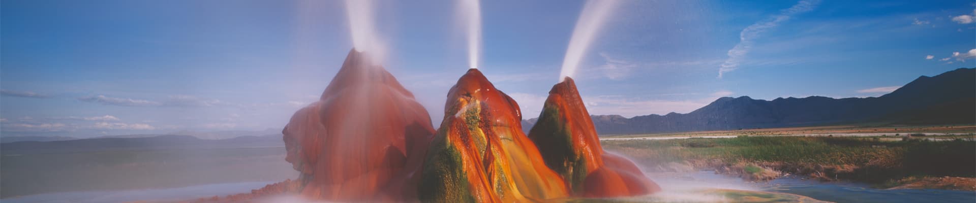 Dal sottosuolo l’energia geotermica fornisce acqua bollente che, oltre a creare straordinari paesaggi in superficie, può produrre energia pulita