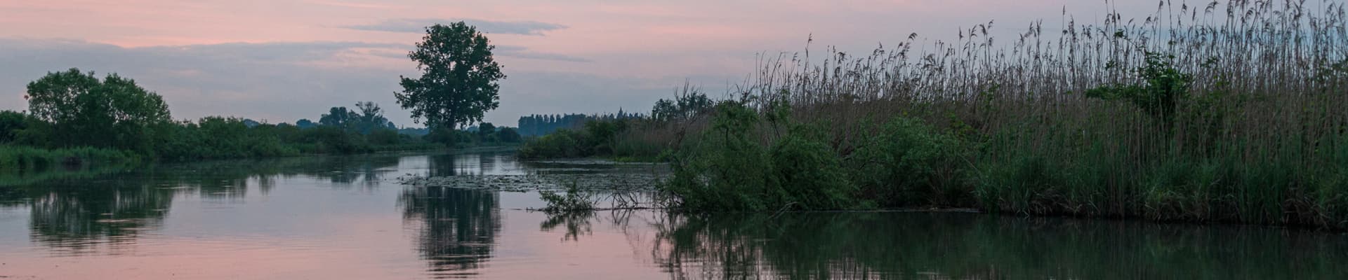 Un’alba primaverile sul fiume Mincio